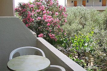 Voula Apartments Aegina エクステリア 写真