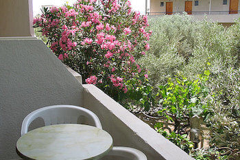 Voula Apartments Aegina エクステリア 写真